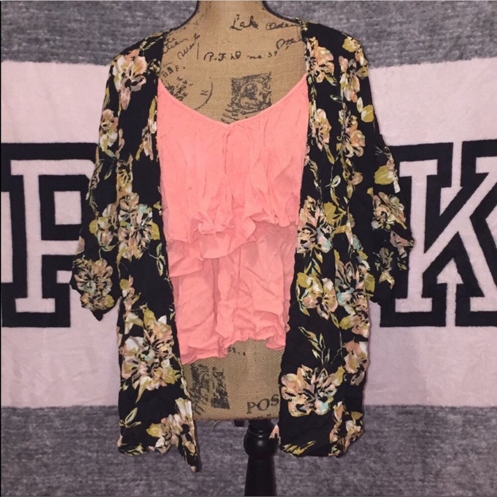 ✨O’Neill Floral Cardigan✨